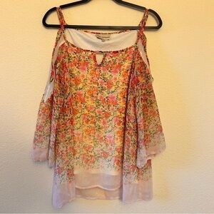 Urban Collection Cold Shoulder bell Sleeve Floral Blouse Women Sz X